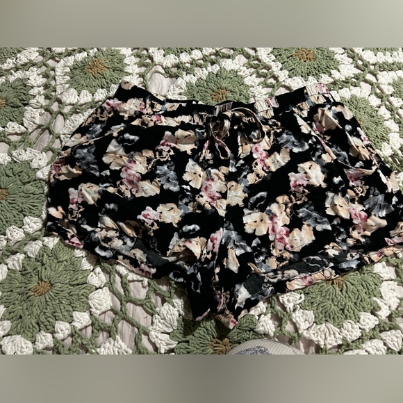 Gypsies & Moondust Pants - Gypsies & Moondust Floral Shorts